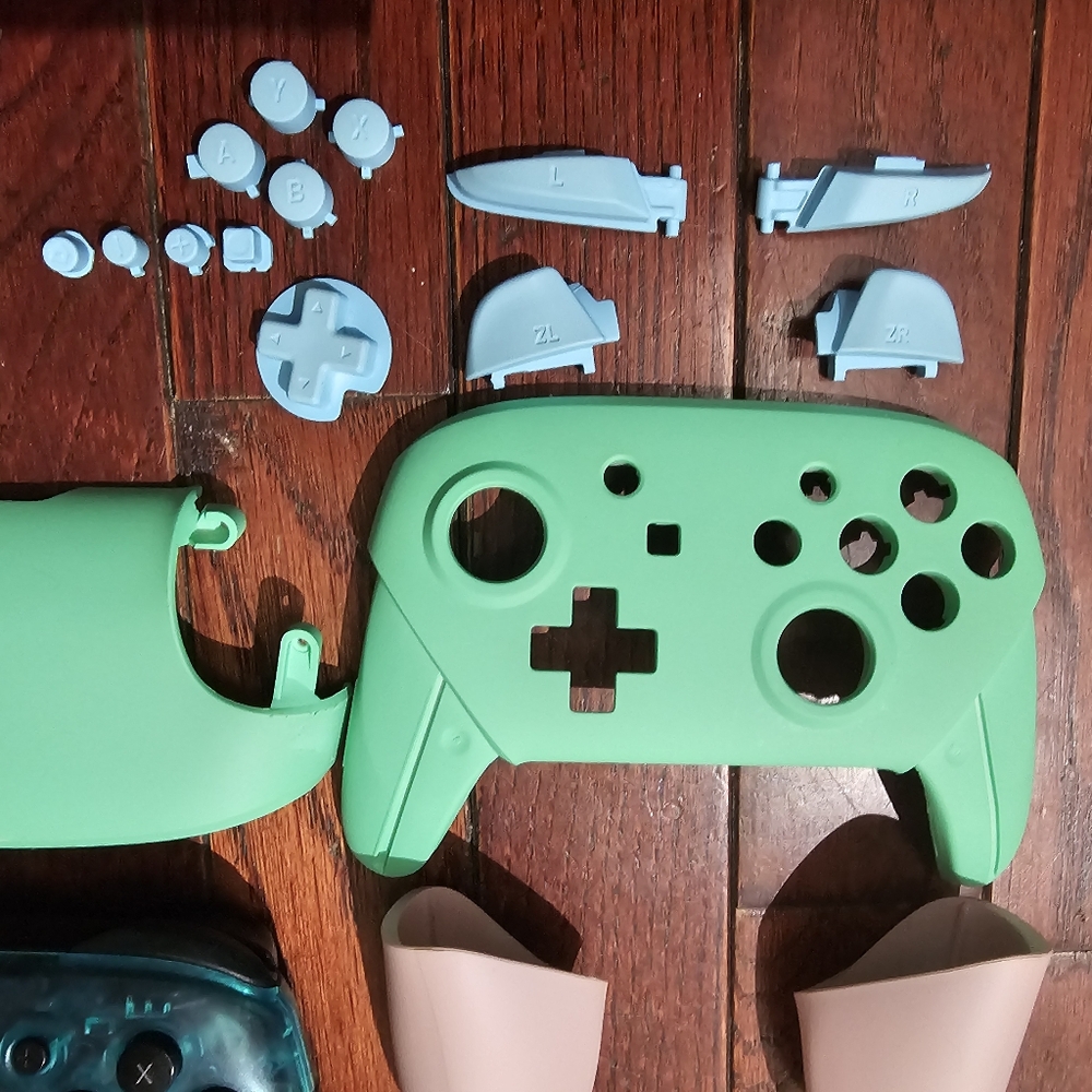 Pro Controller with Mod Kit - Picture 3 of 4
